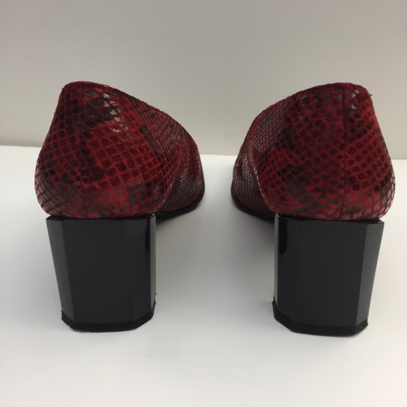 Stuart Weitzmanf faux snake skin pump - Picture 4 of 8